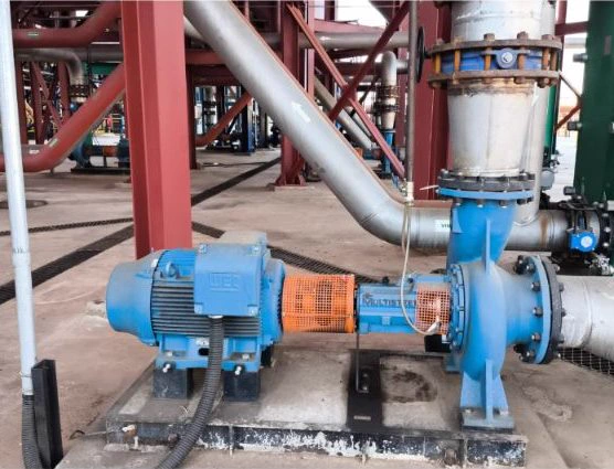 Conjunto de bomba centrífuga Multisteel instalado em usina de etanol de milho. Foto 1 de 9.